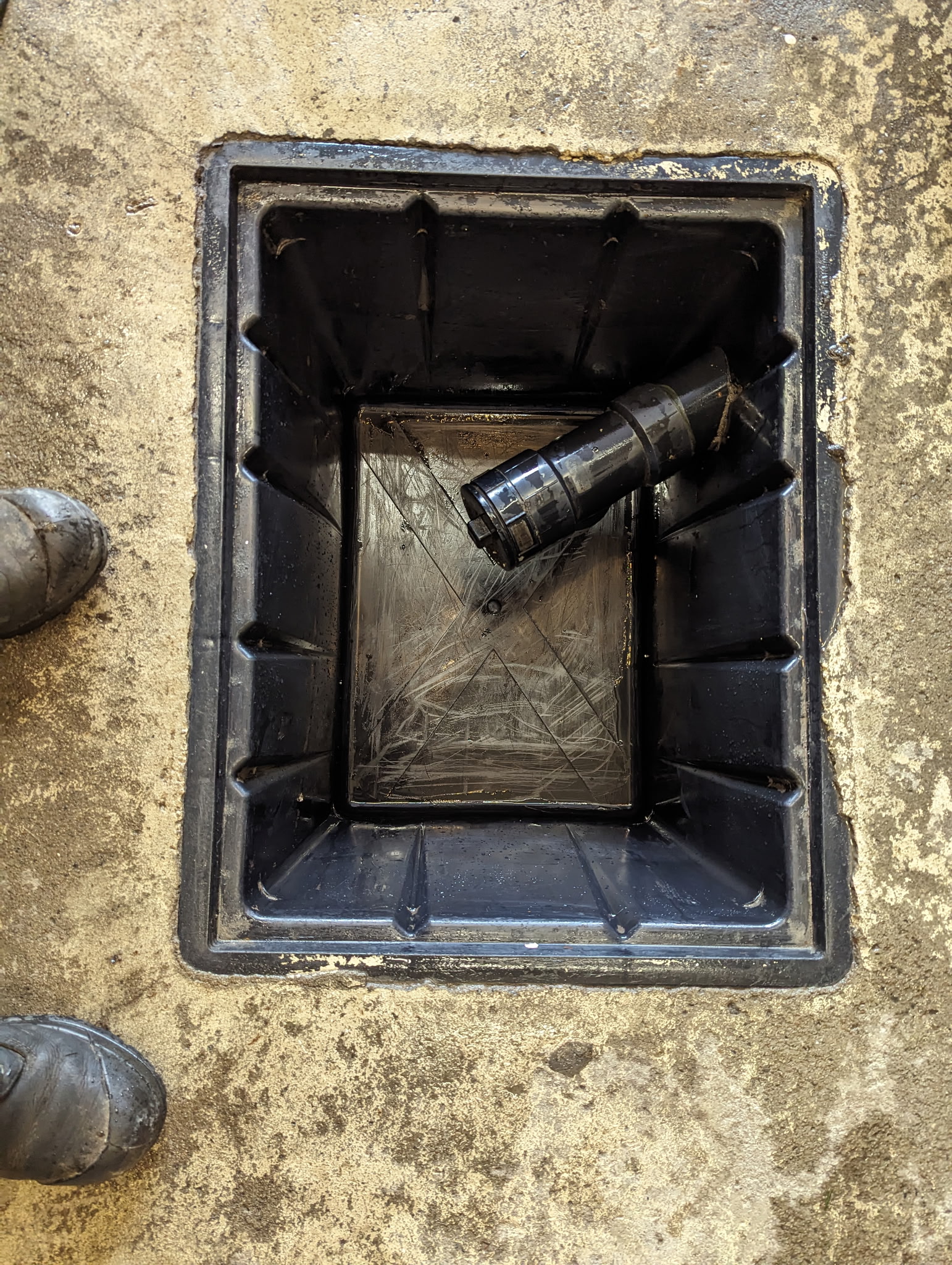 Professional drain cleaning in Montreal kitchen
